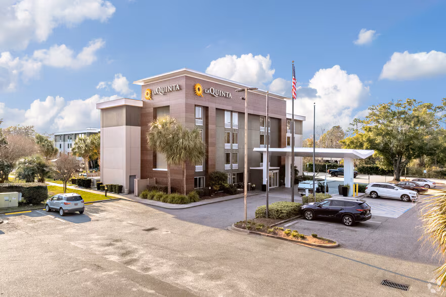 La Quinta Inn & Suites by Wyndham Myrtle Beach - N Kings Hwy - Myrtle Beach SC hotel